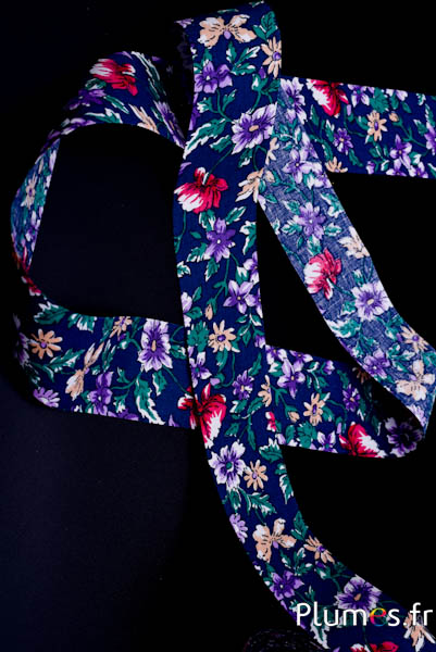 Lint met bloemenmotief - breedte 40 mm - blauw  